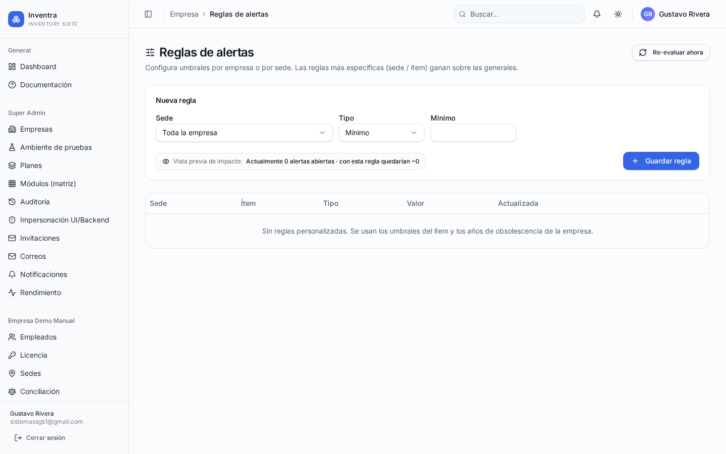 Editor de reglas: tipo de alerta, umbral, severidad, destinatarios.
